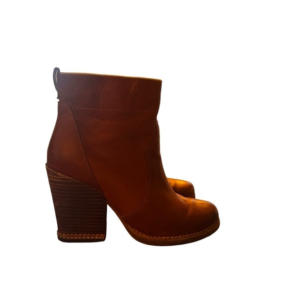 Size 7 women’s Timberland Marge pull on leather heel booties great condition - Picture 3 of 7